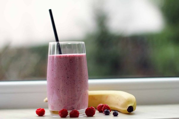Comment composer un smoothie post-entraînement riche en antioxydants et adapté aux intolérances alimentaires ?